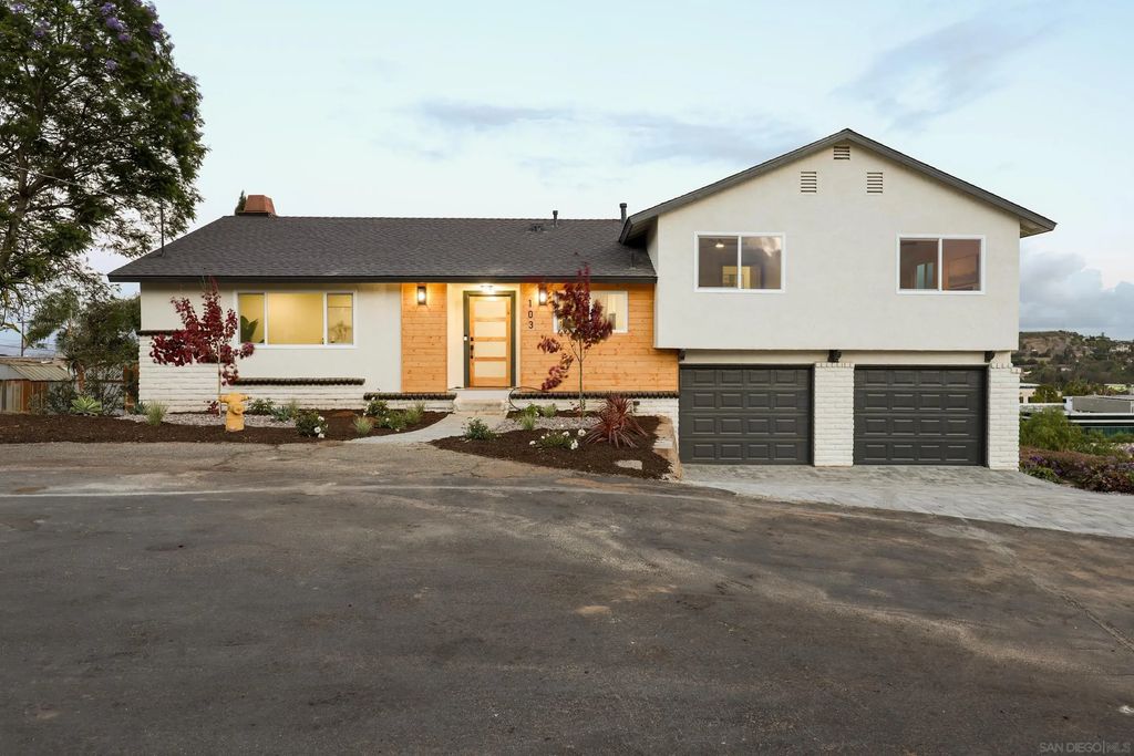 103 Howell Heights, Escondido