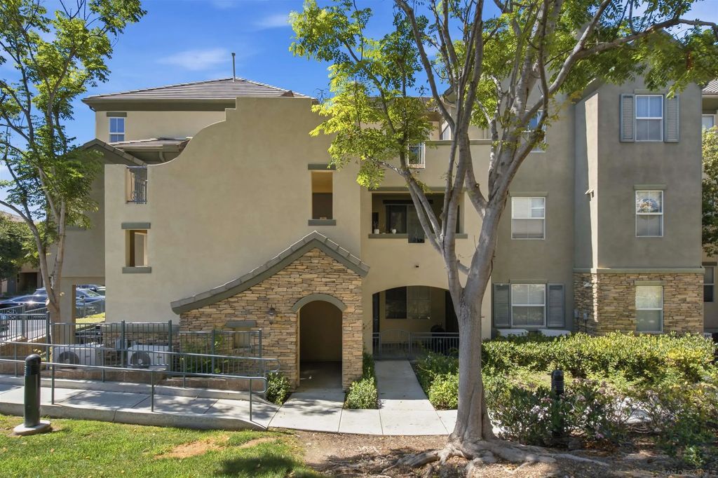 1890 Chambery Pl 2336, Chula Vista
