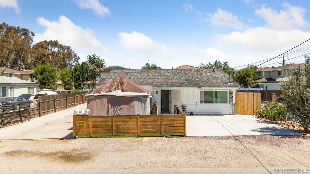 160 Cedar Street, El Cajon