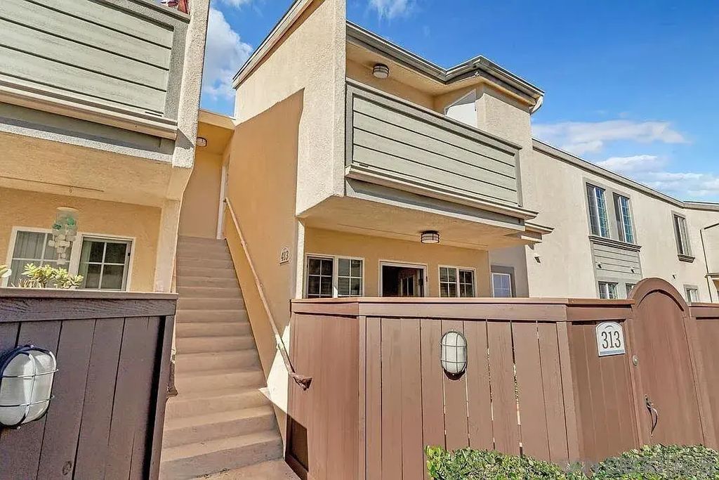 5252 Balboa Arms Dr 216, CLAIREMONT