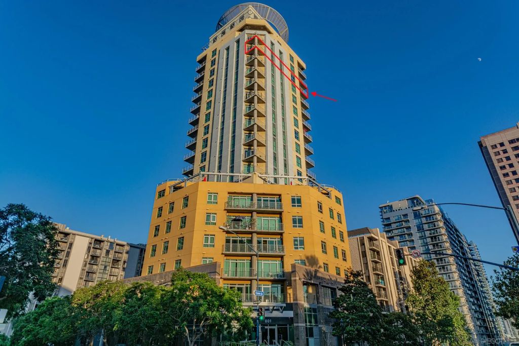 801 Ash 1701, Downtown (DT)