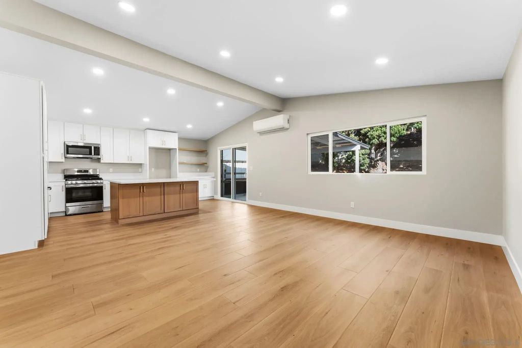 578 E Indian Rock Rd, Vista