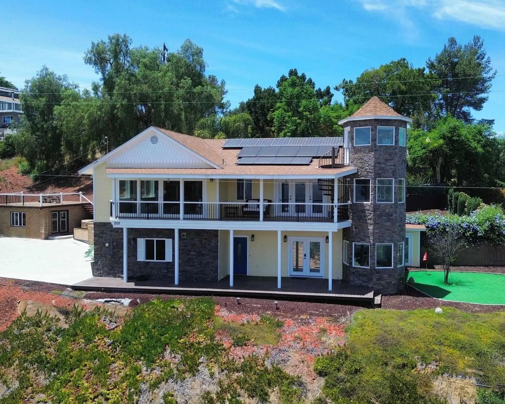 205 Highline Trail, El Cajon