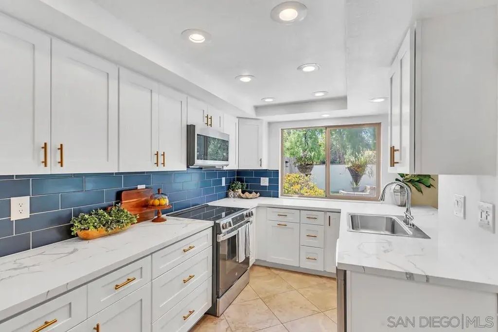 5734 Menorca Dr, TIERRASANTA