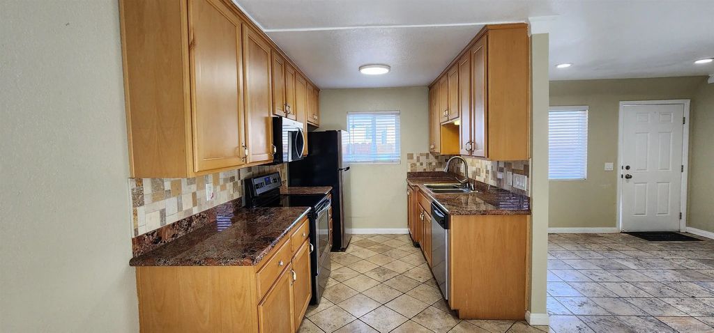 9860 Dale A6, Spring Valley