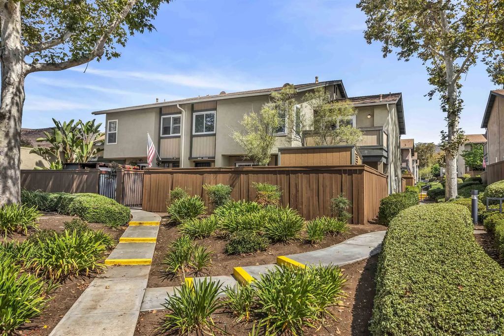 10250 Michala Pl, Santee