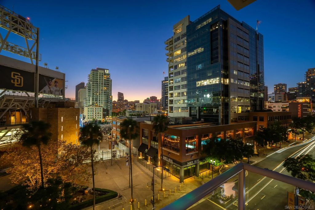 253 10th Ave 621, Downtown (DT)