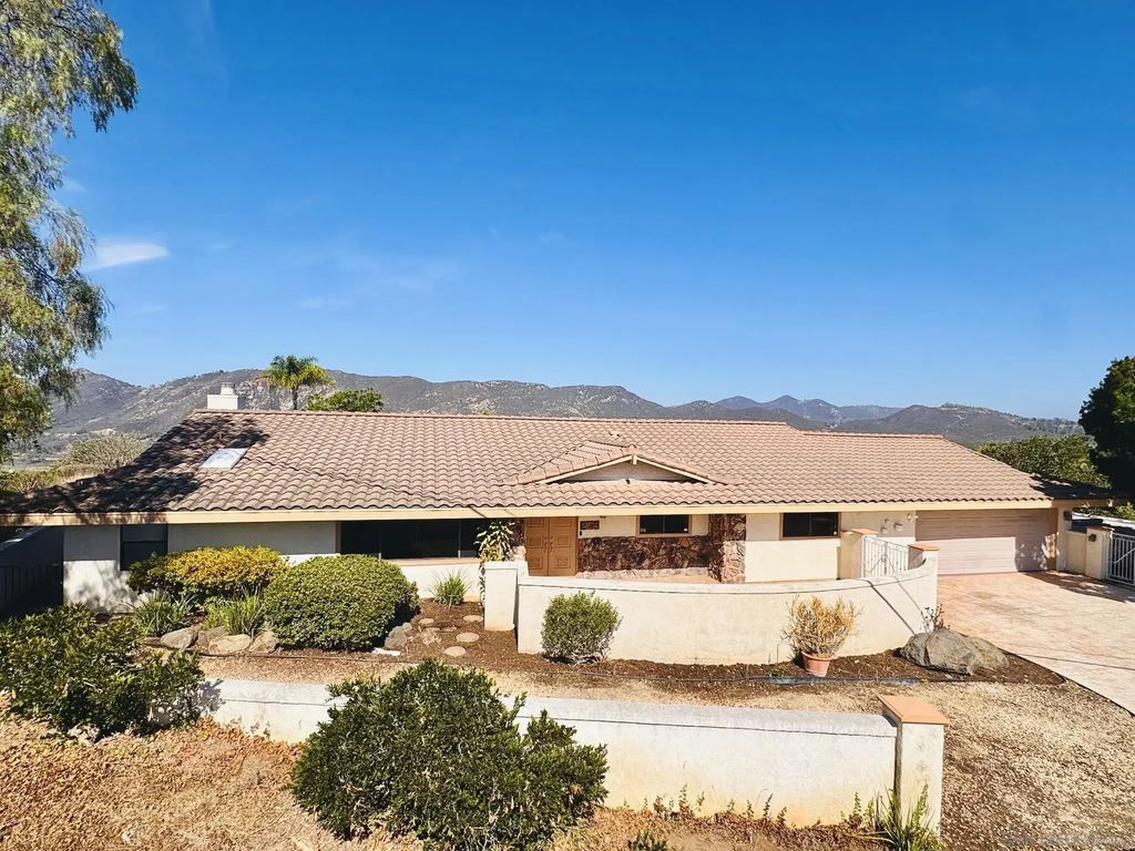 3343 Vista De La Cresta, Escondido