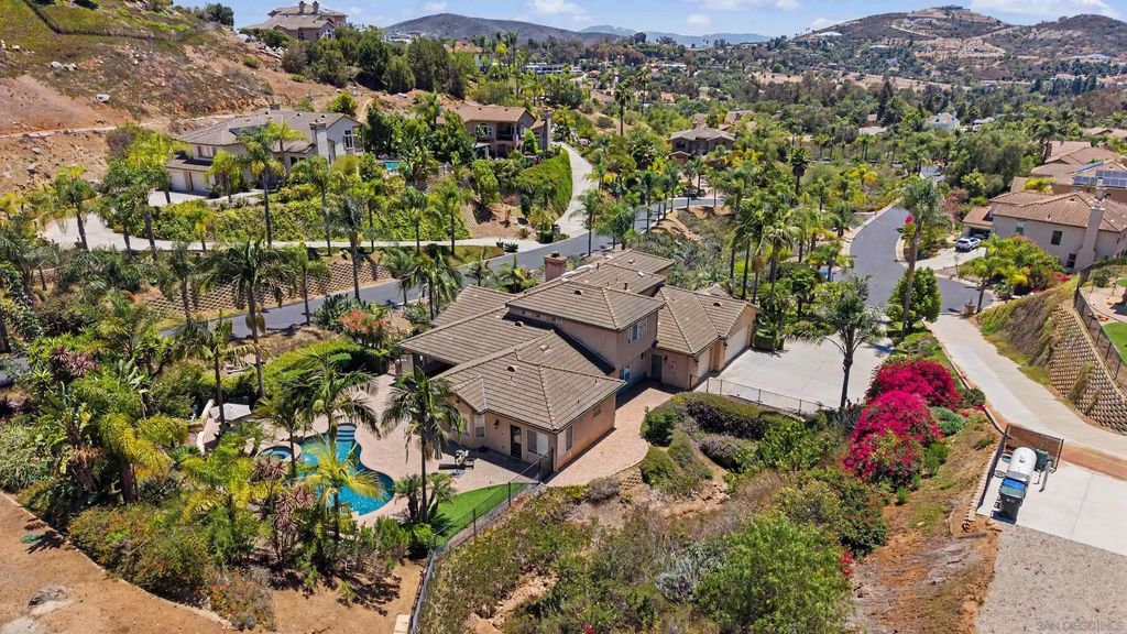 708 Vista Canyon, Vista