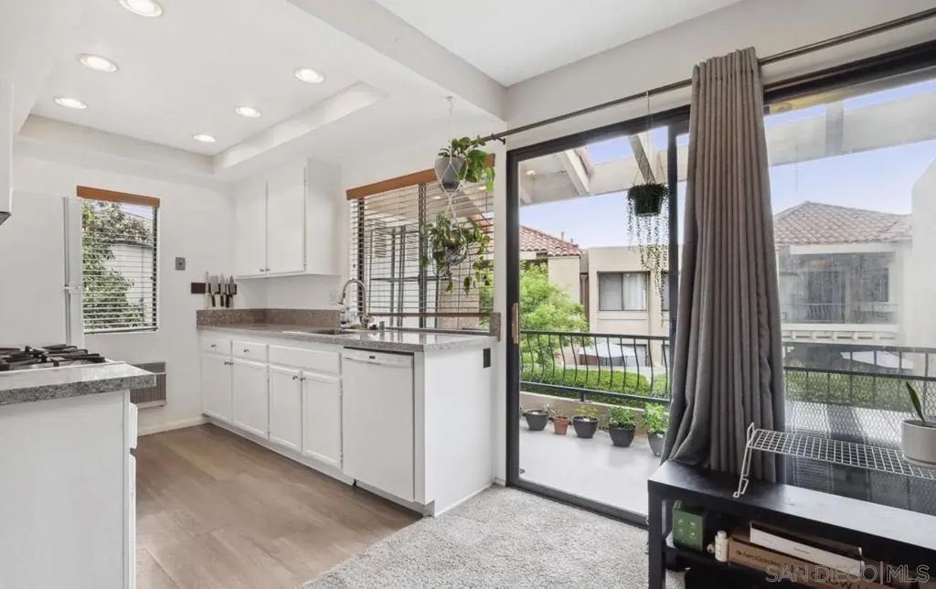 8460 Capricorn 60, MIRA MESA