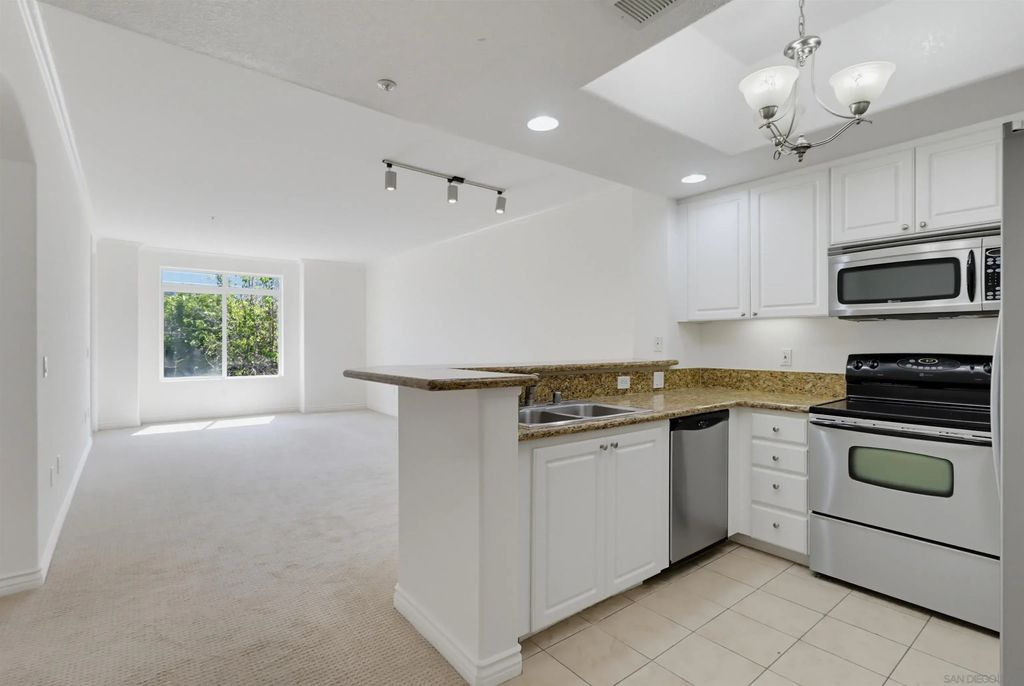 4175 Executive Dr G205, La Jolla