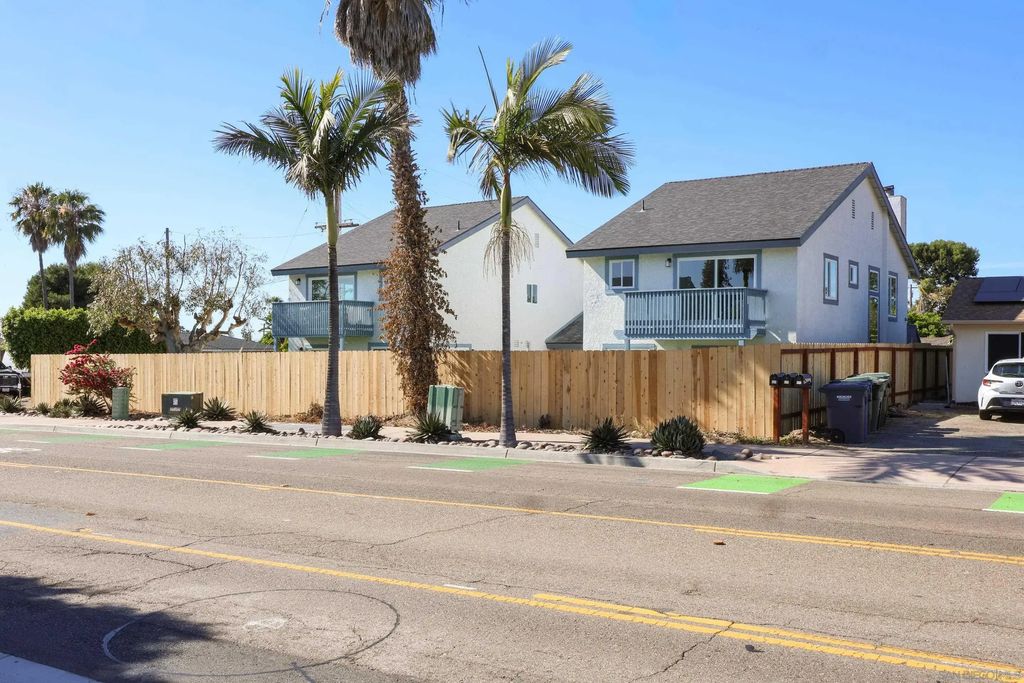 658-660 Santa Fe Dr., Encinitas