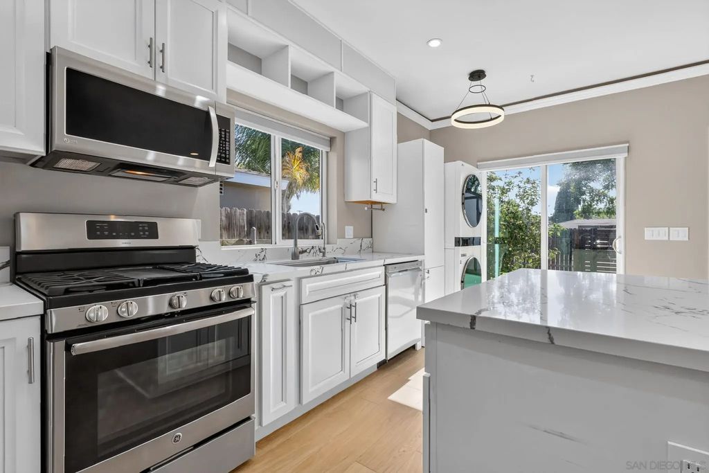 7105 Hoffman Ave A, La Mesa