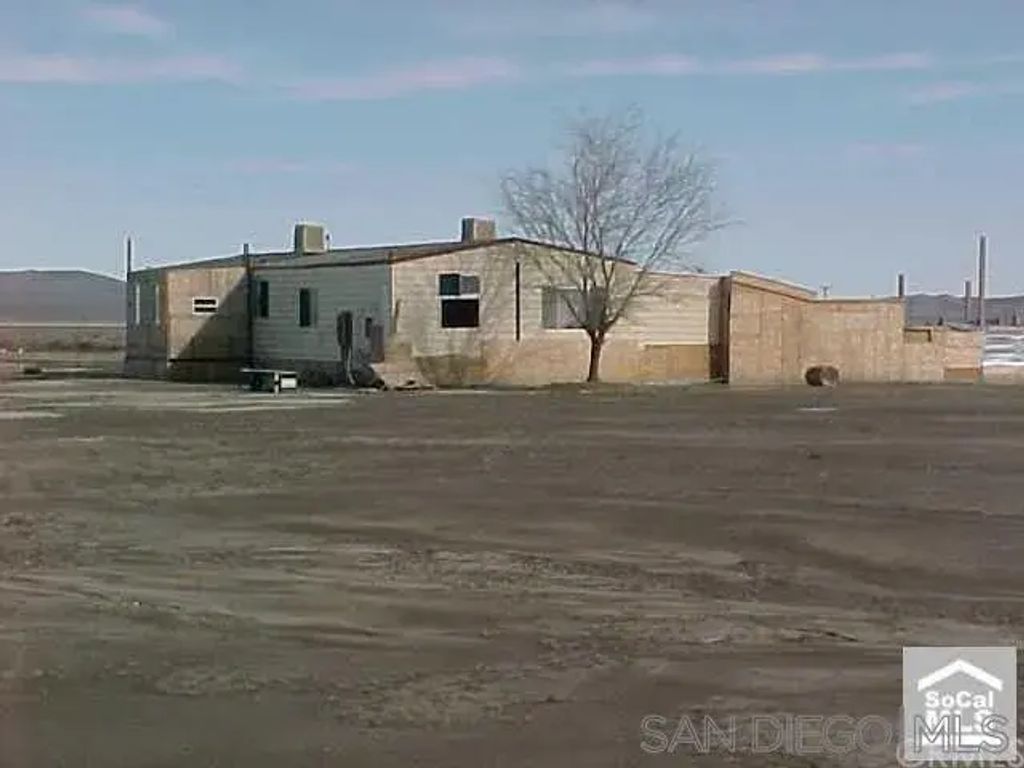 1075 Calle De Amistad, Adelanto