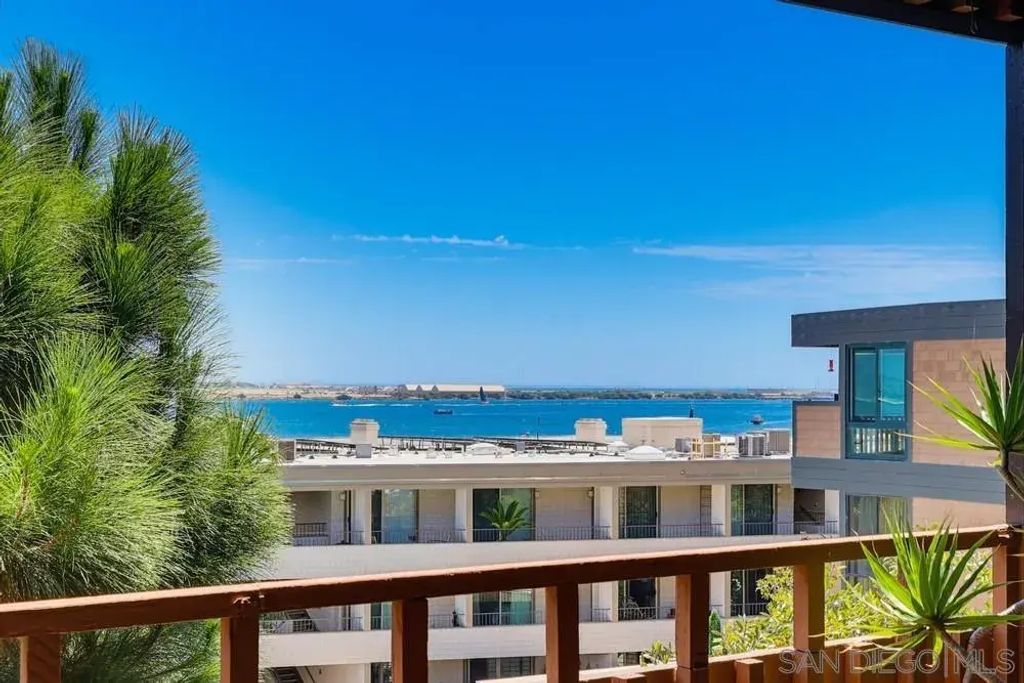 2942 Lawrence St., POINT LOMA