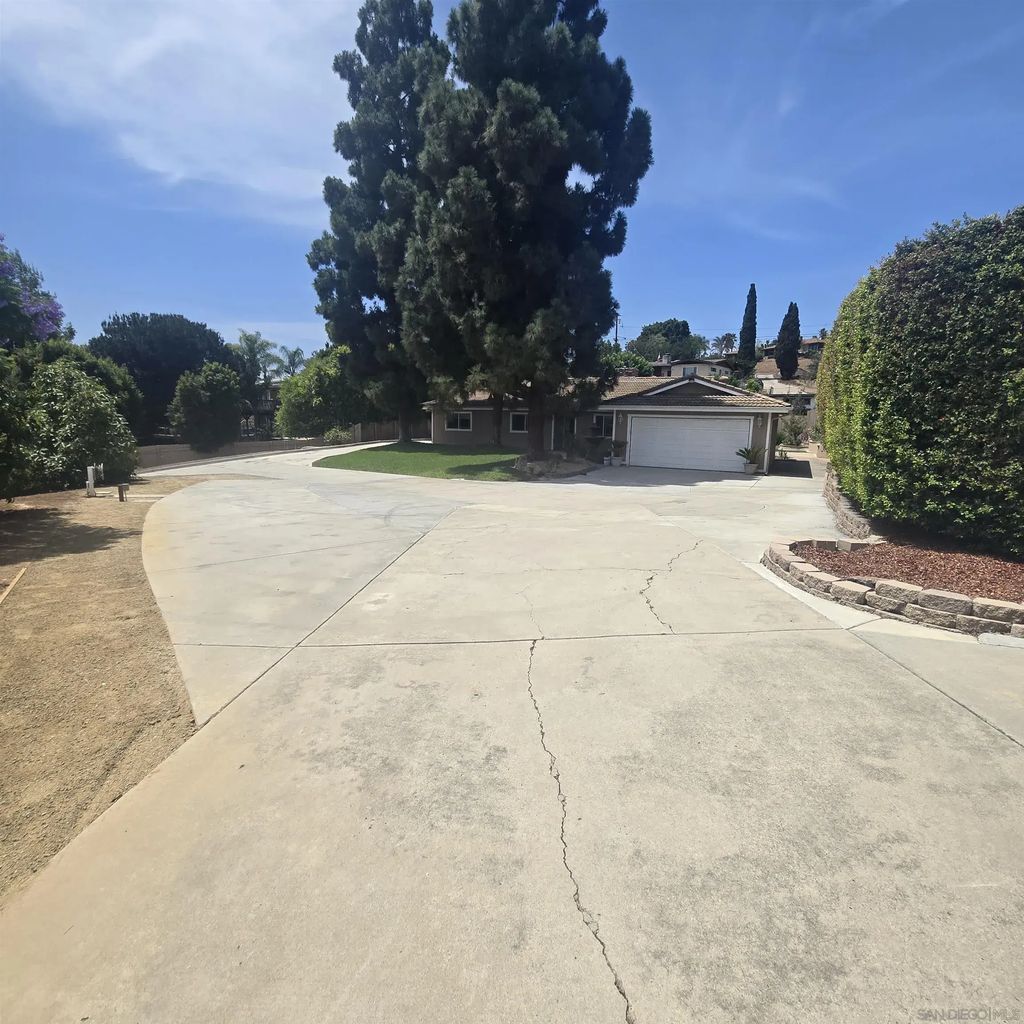 4126 Avocado Blvd., La Mesa