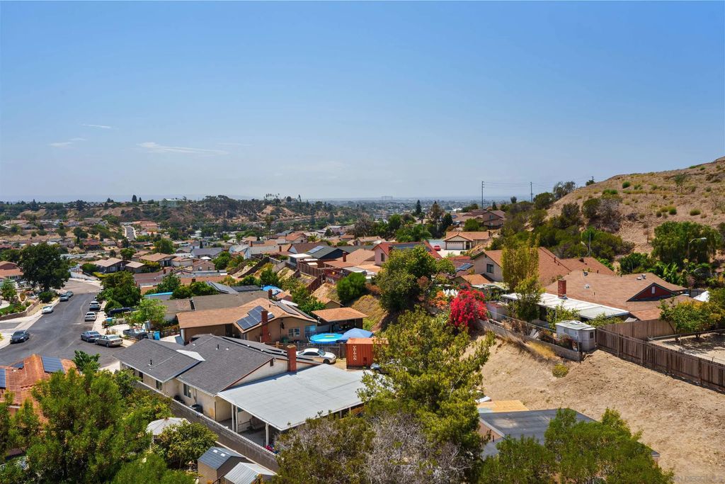 786 Goetschl Street, ENCANTO