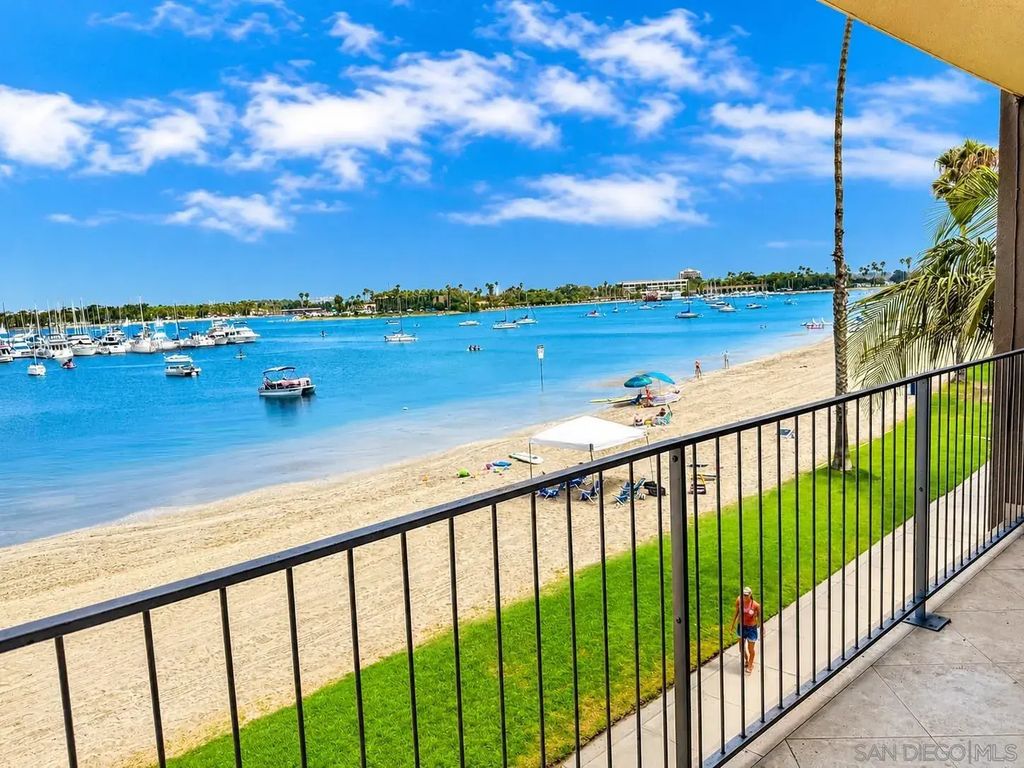 3468 Bayside Walk E, MISSION BEACH