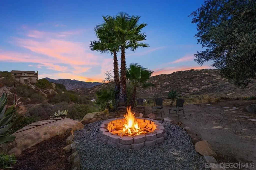 13044 Yerba Valley Way, Lakeside