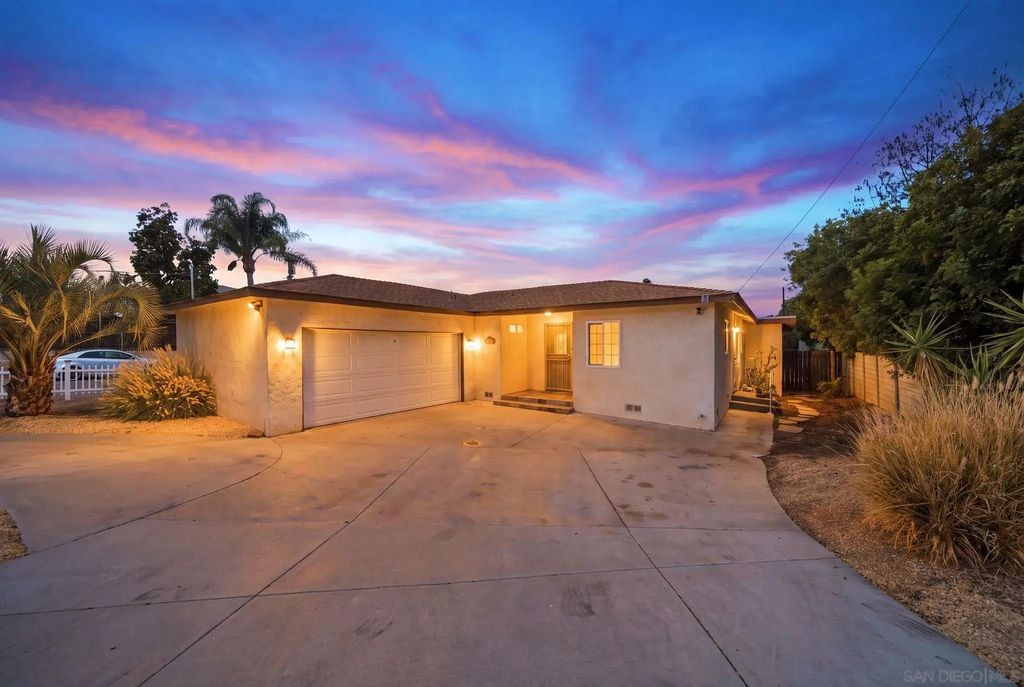 8852 Railroad Ave, Santee