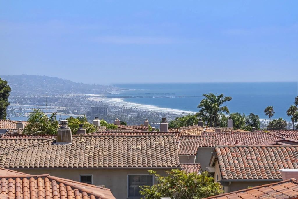 1373 Caminito Halago, La Jolla
