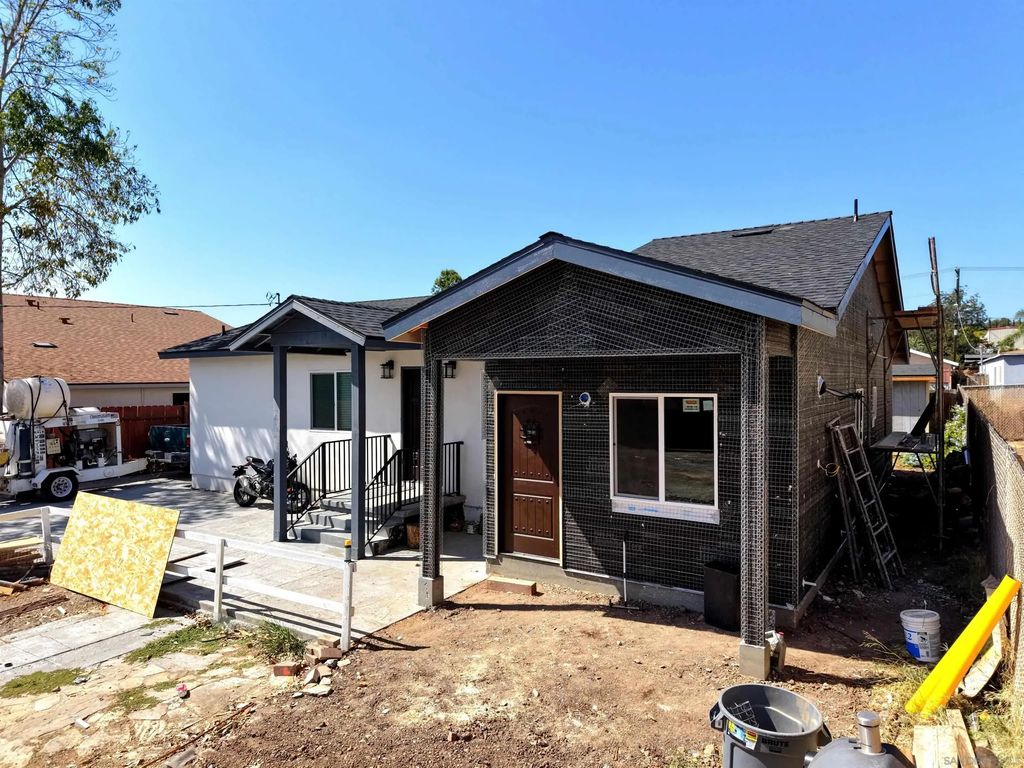 8836 Valencia St, Spring Valley