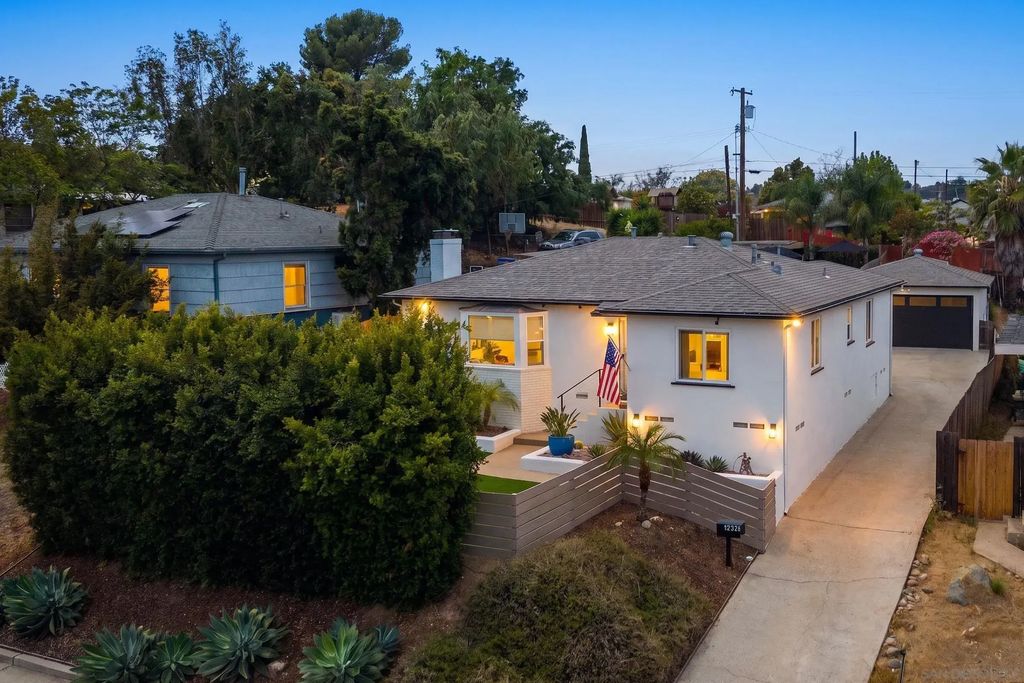 4138 Massachusetts, La Mesa