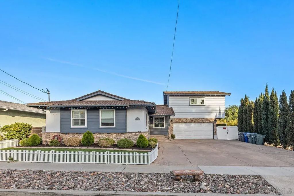 6245 Broadmoor Dr., La Mesa