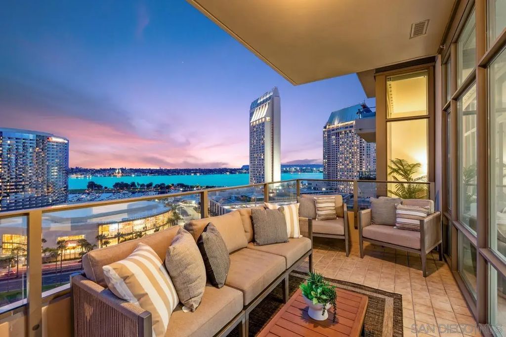 550 Front Street 1501, Downtown (DT)