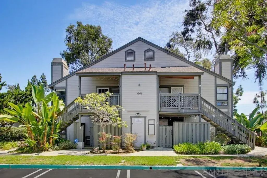 1965 Wellington Ln 2, Vista