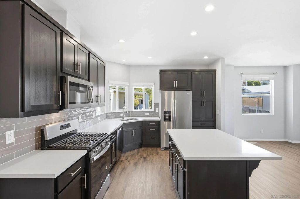 9395 Harritt Rd 3, Lakeside