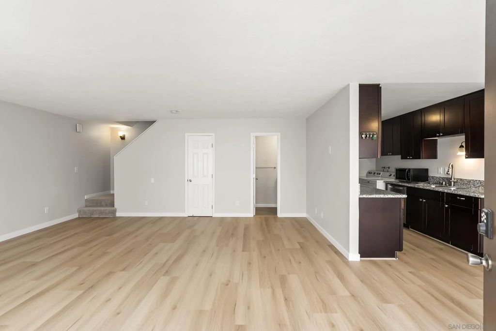 6908 Camphor Lane, PARADISE HILLS