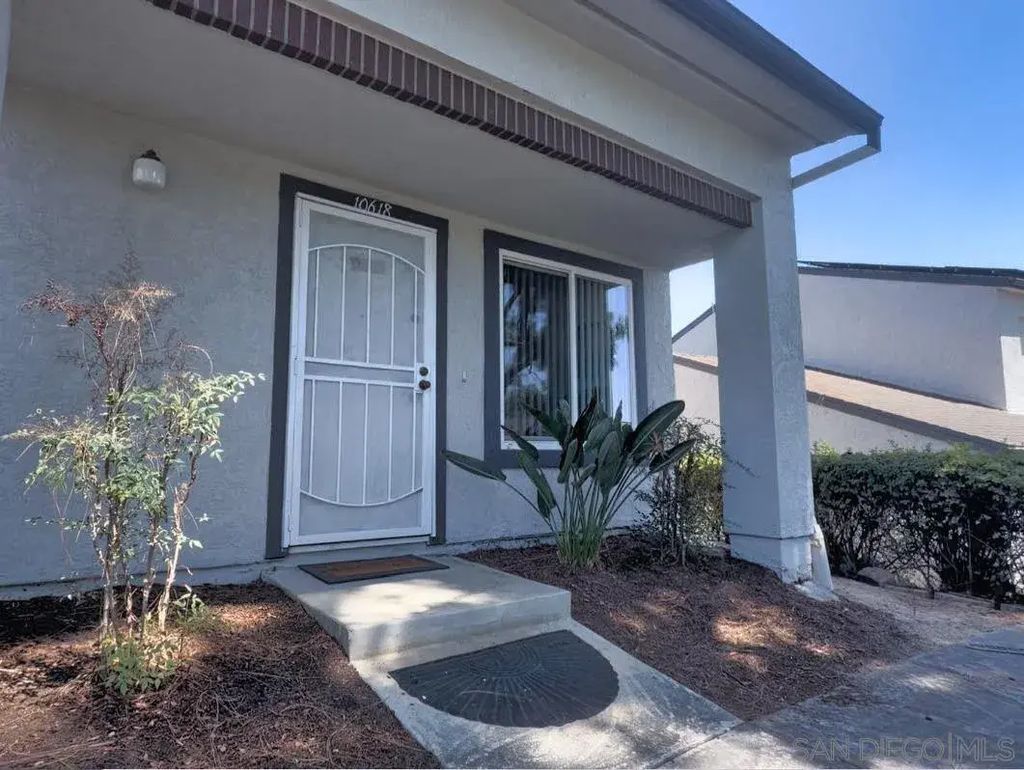 10618 Queen Jessica Ln, Santee