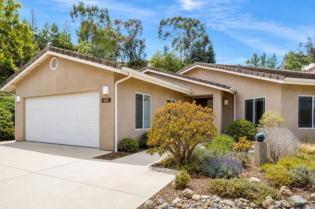 613 Carnation Ln, Fallbrook
