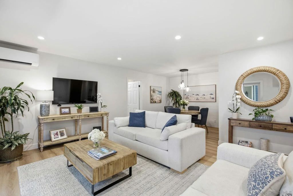 858 E Ave, Coronado