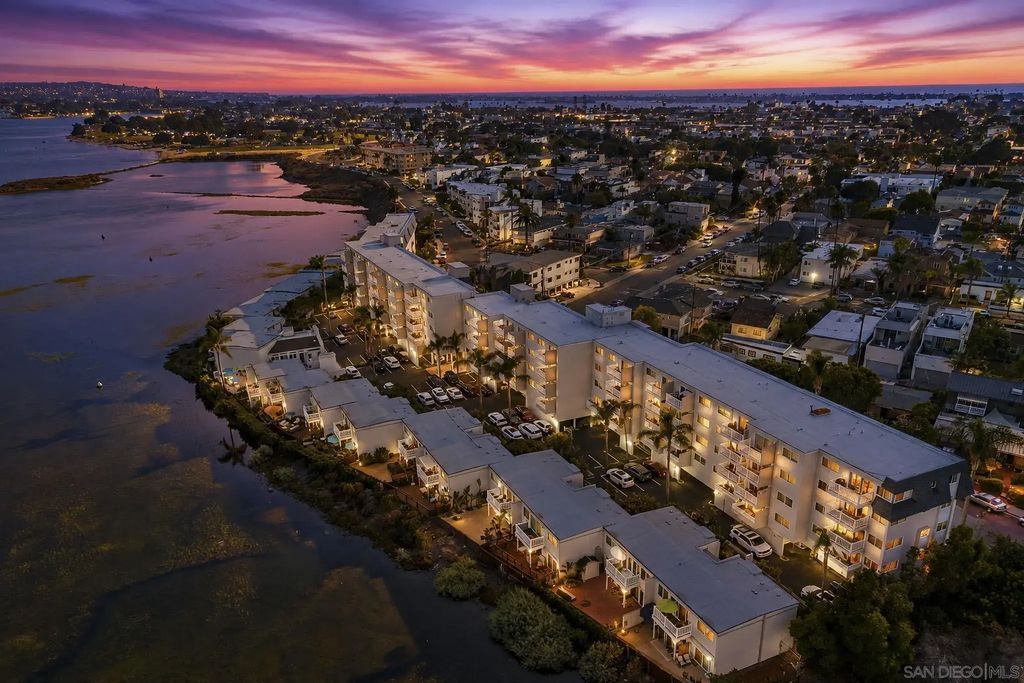 4015 Crown Point Dr P6, San Diego