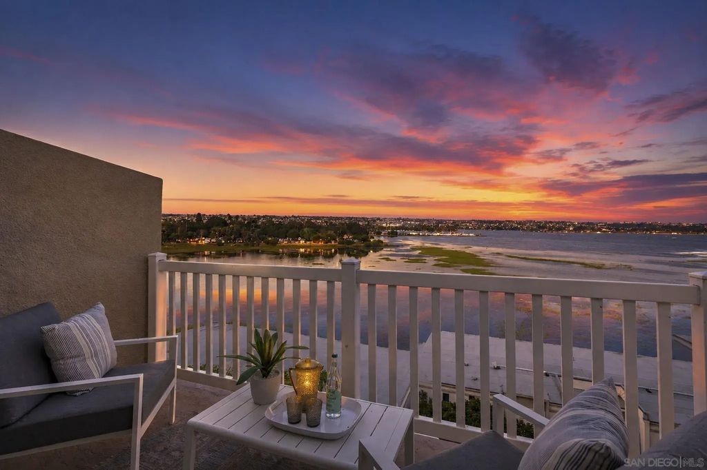 4015 Crown Point Dr P6, PACIFIC BEACH