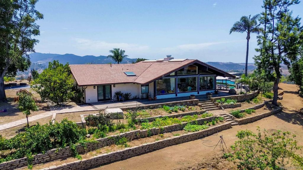 30410 Calle La Reina, Bonsall