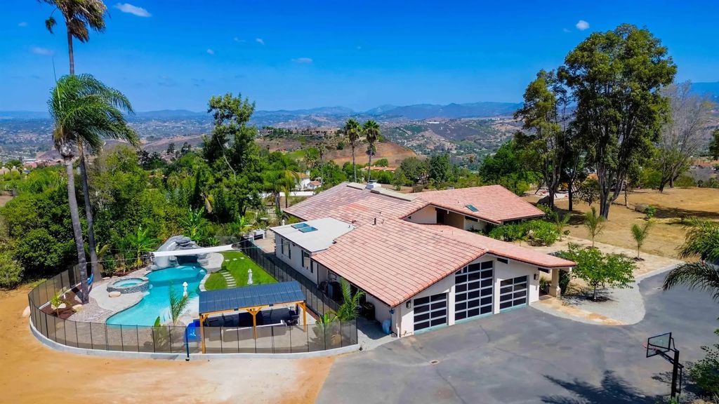 30410 Calle La Reina, Bonsall