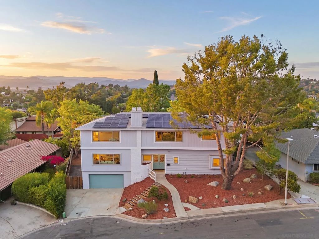 810 Omar Dr, Escondido