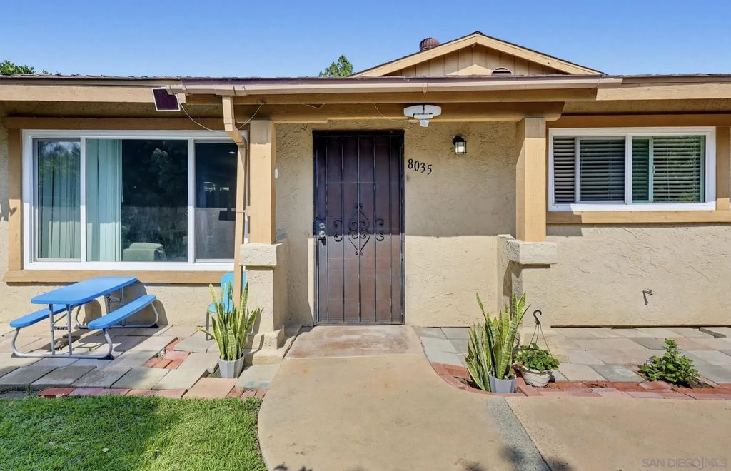 8035 Calle Fanita, Santee