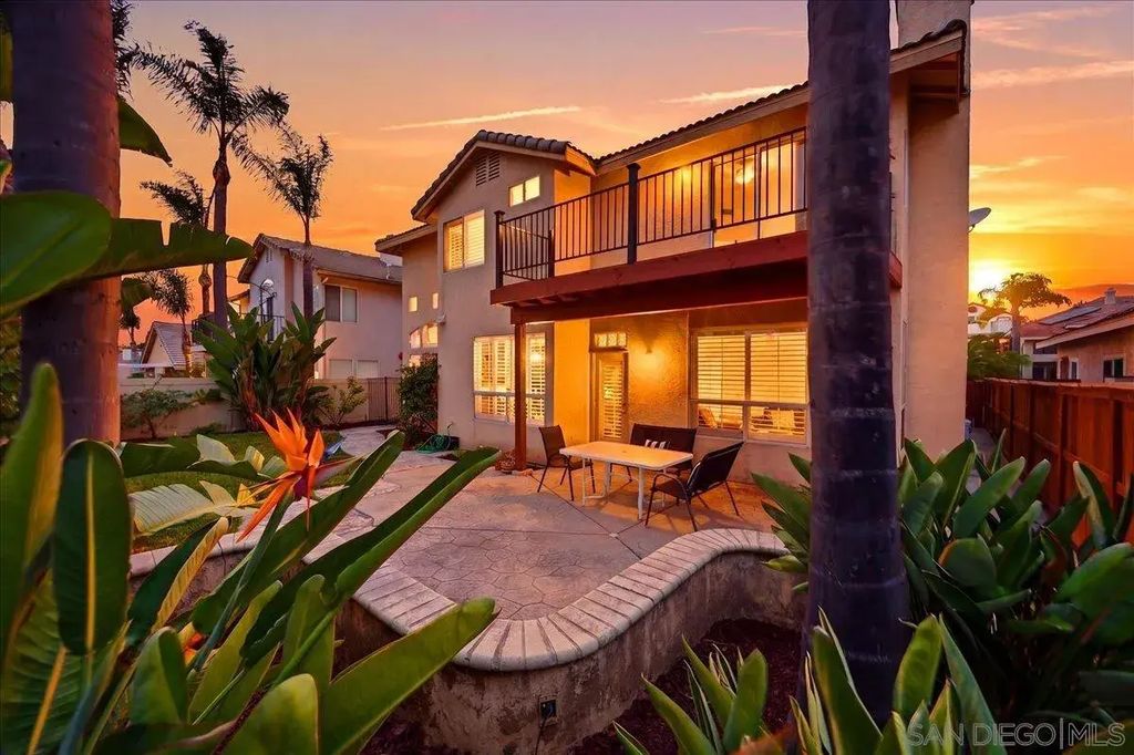 2279 Bear Rock, Escondido