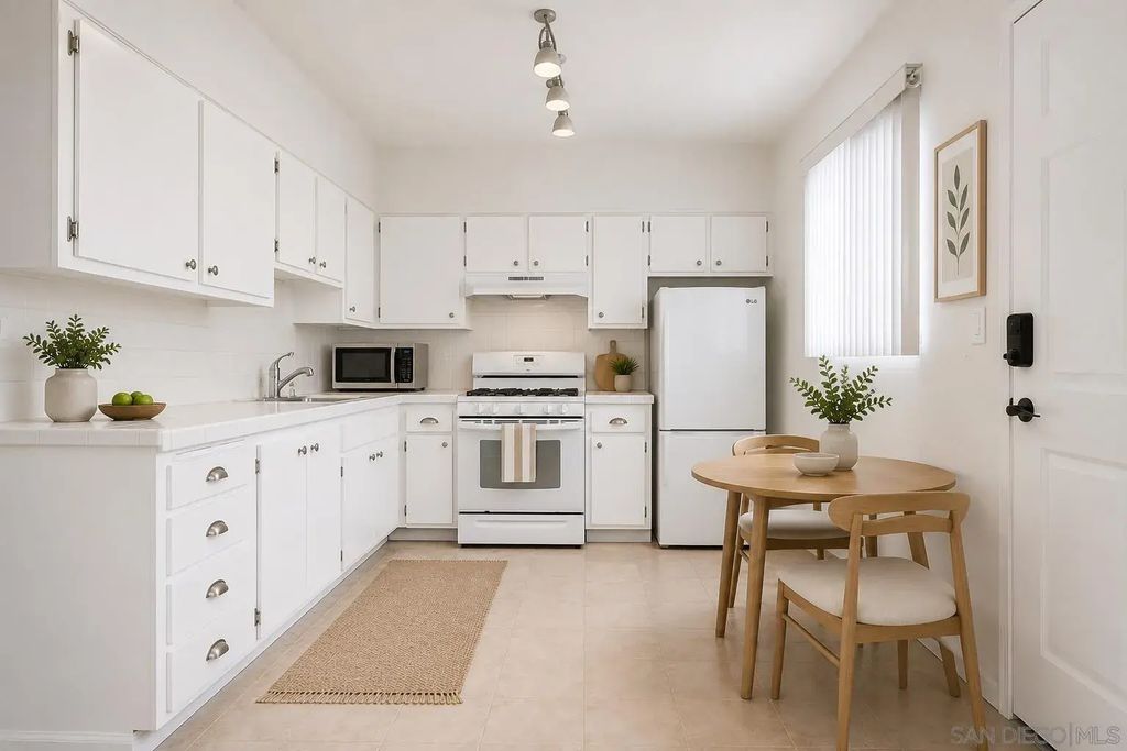 4885 Cole 34, CLAIREMONT