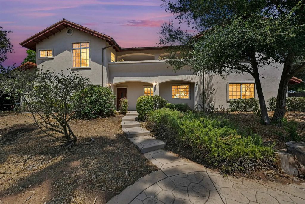 2744 Felicita, Escondido