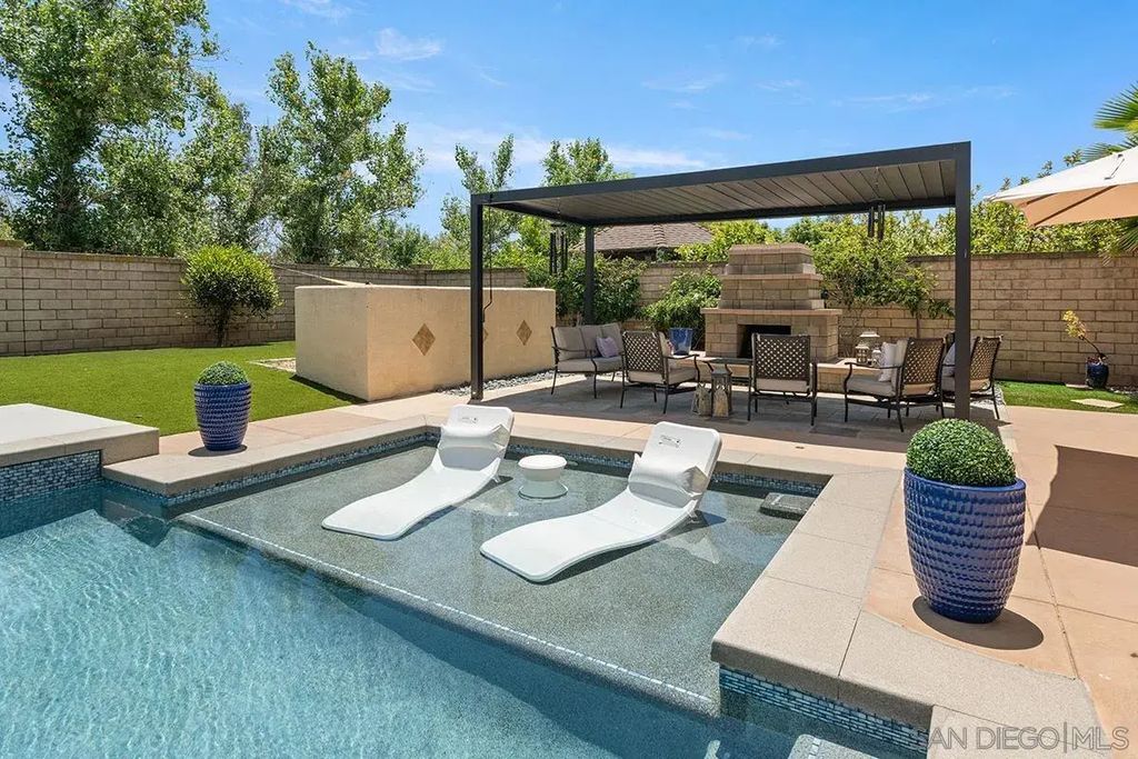 2340 Douglaston Glen, Escondido