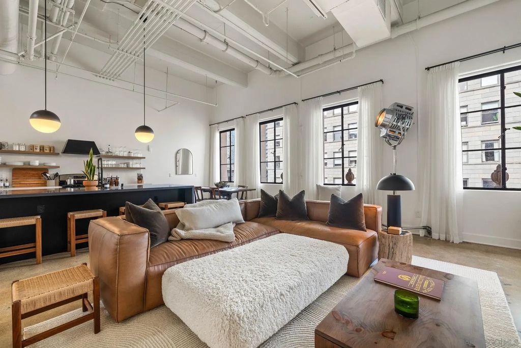 950 6th Ave 541, Downtown (DT)