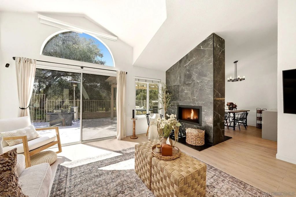 8981 Circle R View, Escondido