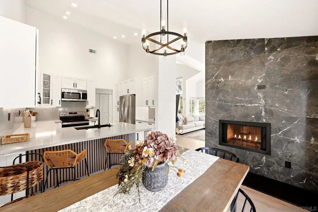 8981 Circle R View, Escondido