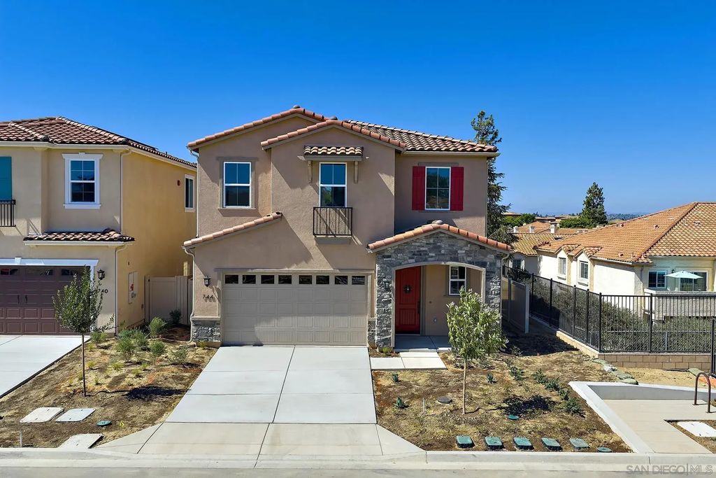744 Michael Ct, Vista
