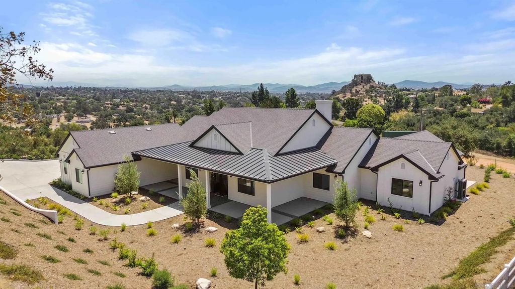 575 Twin Country Lane, Fallbrook